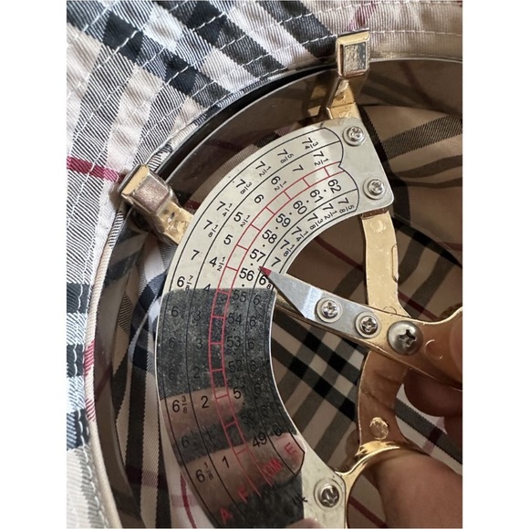 VINTAGE BURBERRY NOVA CHECK REVERSIBLE BUCKET - Picture 9 of 9